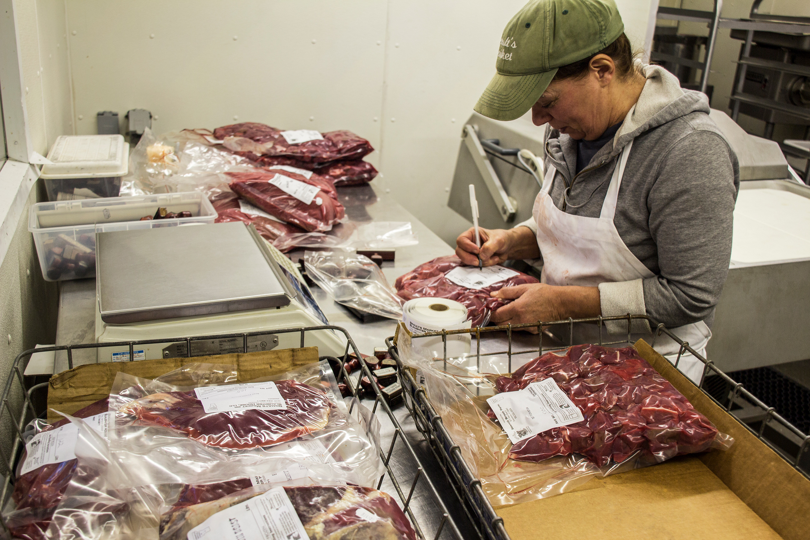 Packaging meat